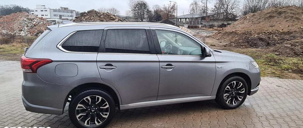 Mitsubishi Outlander cena 98900 przebieg: 63655, rok produkcji 2018 z Gostynin małe 379